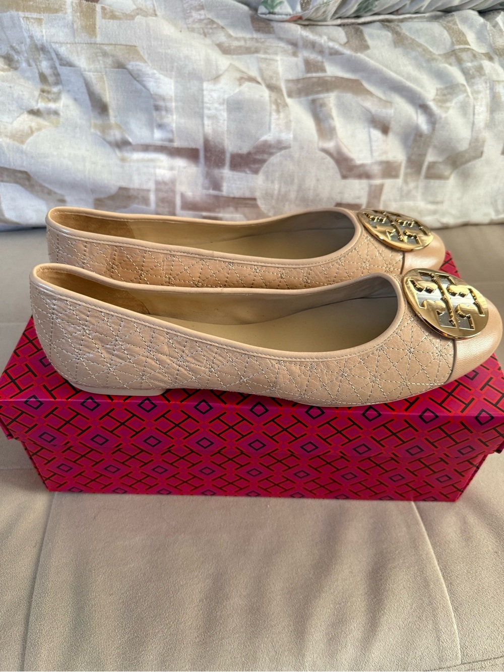 Tory Burch Nude Quilted Leather Logo Ballet Flats with Gold Emblem - Picture 3 of 4